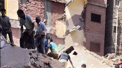 استخراج جثة و 3  مصابين في حادث انهيار عقار ميت غمر في الدقهلية 