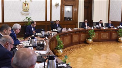 رئيس الوزراء يناقش خطة زيادة الصادرات ودعم جهود النهوض بالصناعة
