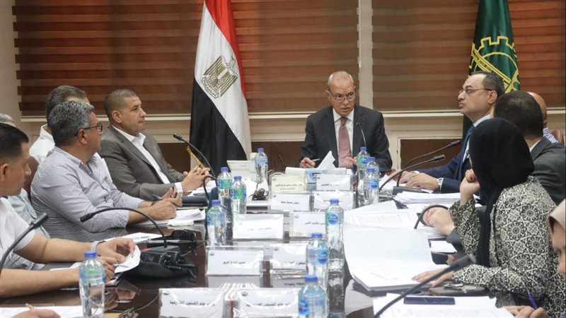 تنظيم العمل بقانون