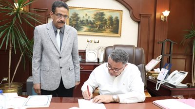 محافظ البحر الأحمر يعتمد نتيجة الشهادة الإعدادية بنسبة 77.4% 