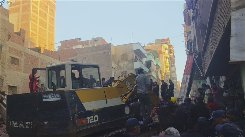 انهيار عقار ميت غمر،