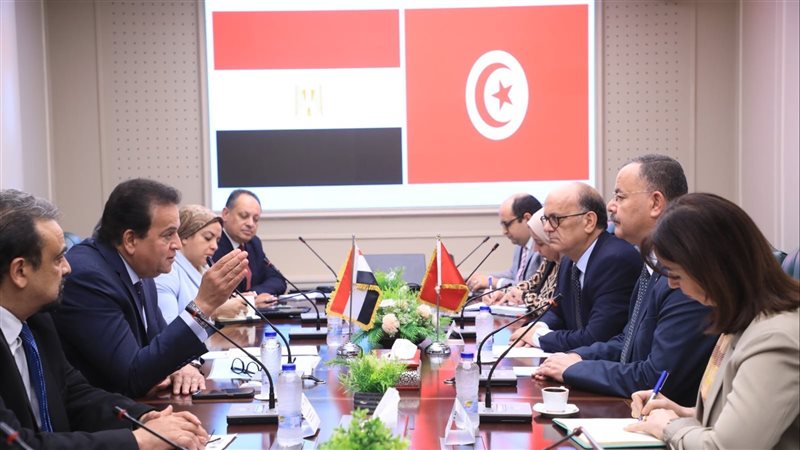 وزير الصحة يلتقي