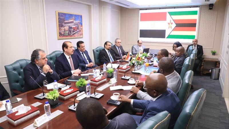 اجتماع وزير الصحة