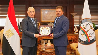 النائب العام يناقش مع نظيره اليمني تبادل الخبرات بين البلدين 