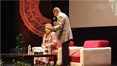 رفقاء الرحلة، سميرة عبدالعزيز ورشوان توفيق يساندان سميحة أيوب خلال تكريمها بالأوبرا (صور)