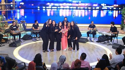 هالة خليل وفريق 