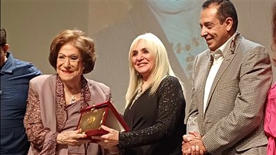 سيدة القلوب والمسرح، رئيسة الأوبرا تكرم سميحة أيوب في أمسية بهجة الروح (صور)