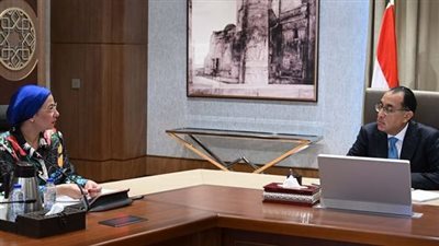 رئيس الوزراء يتابع ملفات العمل بوزارة البيئة.. إشادة واسعة بالتقدم في إدماج مبادئ النمو الأخضر.. والاعتراف لأول مرة بمجهودات الدولة في خفض نسبة تلوث الهواء