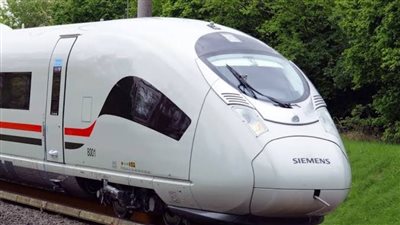 أبواب أتوماتيكية وطاولات متحركة، سيمنز الألمانية تكشف عن مزايا القطار المصري السريع (فيديو)