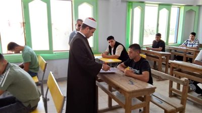 رئيس منطقة الإسماعيلية يتفقد لجان الشهادة الثانوية الأزهرية (صور) 