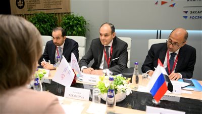 وزير التجارة والصناعة يلتقي مدير مركز التصدير الروسي