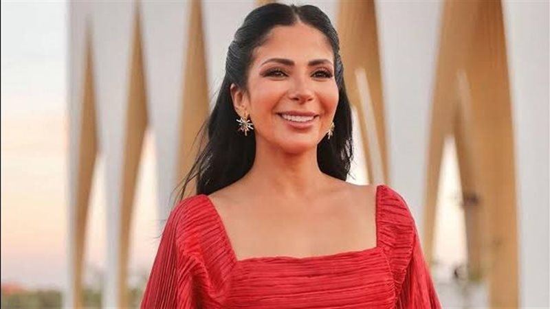 منى زكي