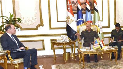 الفريق أول محمد زكي القائد العام للقوات المسلحة يلتقى منسق الشرق الأوسط وشمال أفريقيا لمجلس الأمن القومي الأمريكي