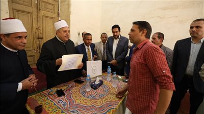 مليون و600 ألف جنيه إعانات من شيخ الأزهر لأسر ضحايا معدية أبو غالب بالمنوفية (صور)