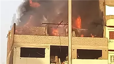 حريق هائل في عقار سكني بالأقصر (صور)