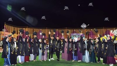 آداب الوادي الجديد تحتفل بتخريج الدفعة الثامنة 2024