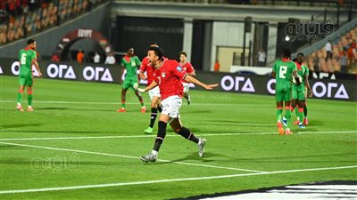 شاهد رد فعل حسام وإبراهيم حسن بعد هدفي تريزيجيه في شباك بوركينا فاسو