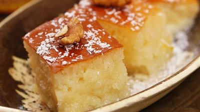 طريقة عمل البسبوسة بالسميد، مثل الجاهزة وأحلى 