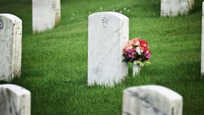 أرملة تحول مراسم عزاء زوجها إلى حفل، ما القصة؟