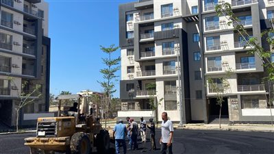 رئيس جهاز دمياط الجديدة يتفقد أعمال الطرق بمشروع جنة 