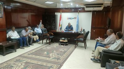 رئيس إسنا بالأقصر يناقش مشاكل القرى 