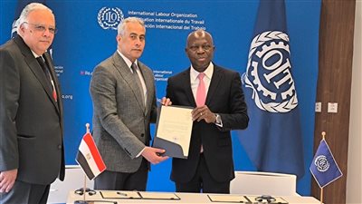 حسن شحاتة يتقدم إلى منظمة العمل الدولية بأوراق تصديق مصر على اتفاقية العمل البحري