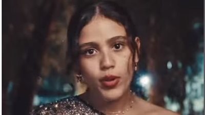 جنا عمرو دياب تطلق أول أعمالها الغنائية (فيديو)