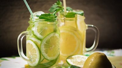 طريقة عمل عصير الليمون بالنعناع، لذيذ ومنعش على الإفطار 