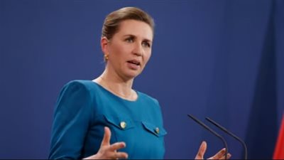 رئيسة وزراء الدنمارك تتعرض للضرب على يد رجل في كوبنهاجن، والبرلمان الأوروبي يعلق 