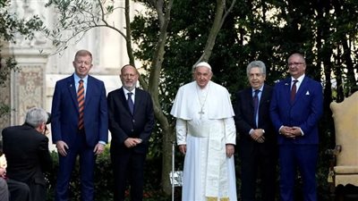 البابا فرانسيس يجمع سفيري إسرائيل وفلسطين في حدائق الفاتيكان للصلاة من أجل السلام