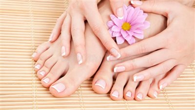 خطوات العناية بالأقدام في الصيف 