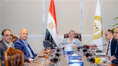 وزيرة البيئة تناقش الفرص الاستثمارية في تدوير المخلفات 