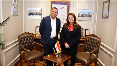 وزيرة الهجرة تطلع على مستجدات مشروع مستثمر مصري بالخارج 
