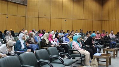 مركز التطوير المهني بجامعة أسيوط ينظم ندوة لدعم الطلاب مهنيا 