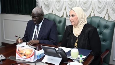 وزيرة التضامن تستعرض الجهود المصرية لإغاثة الأشقاء السودانيين