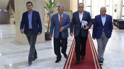 محافظ الشرقية يشارك في اجتماع المعهد التكنولوجي بالعاشر 