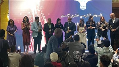 انتصار ومحمد محمود يرقصان بحفل قومي حقوق الإنسان (فيديو وصور)