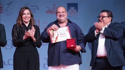 وزيرة الثقافة تكرم خالد الصاوي وضياء عبدالخالق في افتتاح 