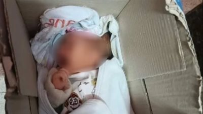 العثور على رضيعة داخل كرتونة بجوار مسجد في بني سويف