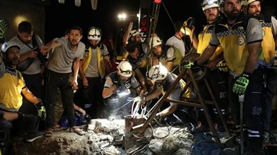 معجزة لن تتكرر كثيرا، إنقاذ طفل سوري سقط في بئر (فيديو وصور)