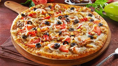 طريقة عمل البيتزا في البيت بأقل التكاليف