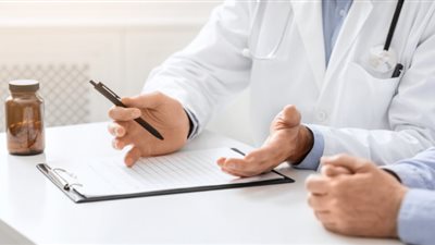 عمر الدواء لا ينتهي بموت صاحبه، كيف تدار الصيدليات بعد وفاة أصحابها؟