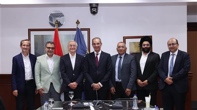 وزير الاتصالات يبحث مع مسئولى نوكيا العالمية خططها التوسعية فى مصر 
