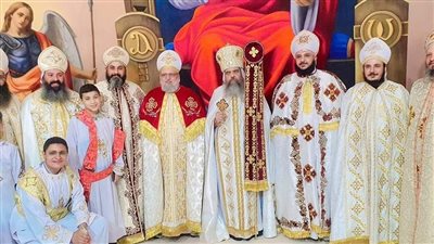 الأنبا ثاؤفيلس يمنح سبعة كهنة من إيبارشية منفلوط درجة القمامصة 