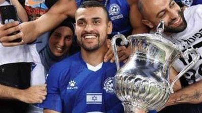 يلعب في ناد إسرائيلي واحتفل بفوزه، لاعب فلسطيني يثير غضب الجماهير العربية 
