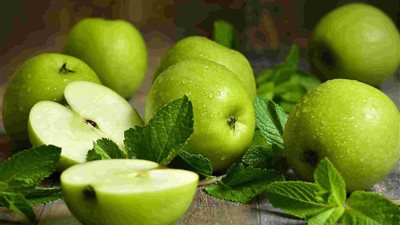 تفسير حلم التفاح الأخضر في المنام وعلاقته بزوال الهموم والأحزان 