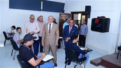 ألف طالب يؤدون امتحانات نهاية العام بالجامعة الأهلية للتعلم الإلكتروني بسوهاج 