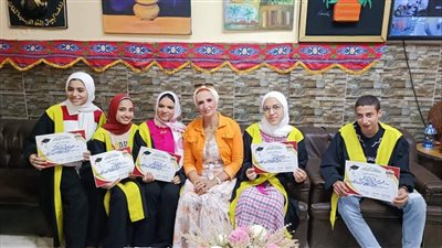 إدارة العجمي التعليمية تكرم أوائل الشهادة الإعدادية (صور)