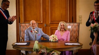  أمريكي في الـ 100 من عمره يتزوج خطيبته التسعينية