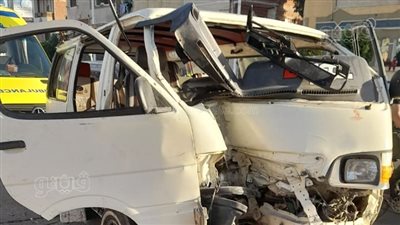 إصابة 13 شخصا بينهم سيدات وأطفال بحادث تصادم بالبحيرة 